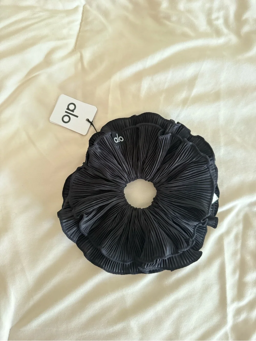 ALO Yoga Black Pleated Ruffle Hair Scrunchie